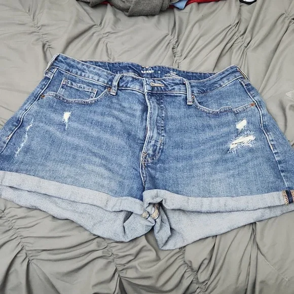 Old navy high rise curvy jean shorts - Picture 3 of 4